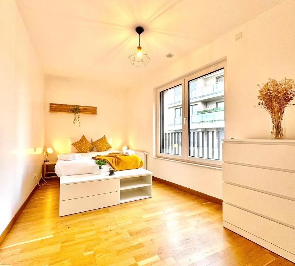 Beautiful 2 Bedrooms Flat In 룩셈부르크 아파트