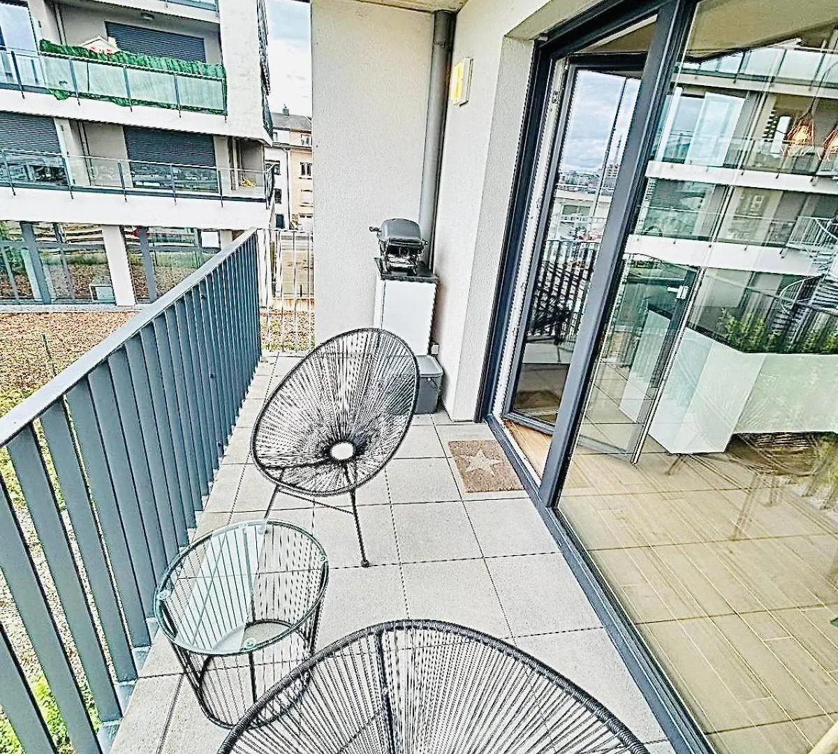 Beautiful 2 Bedrooms Flat In 룩셈부르크 0*,